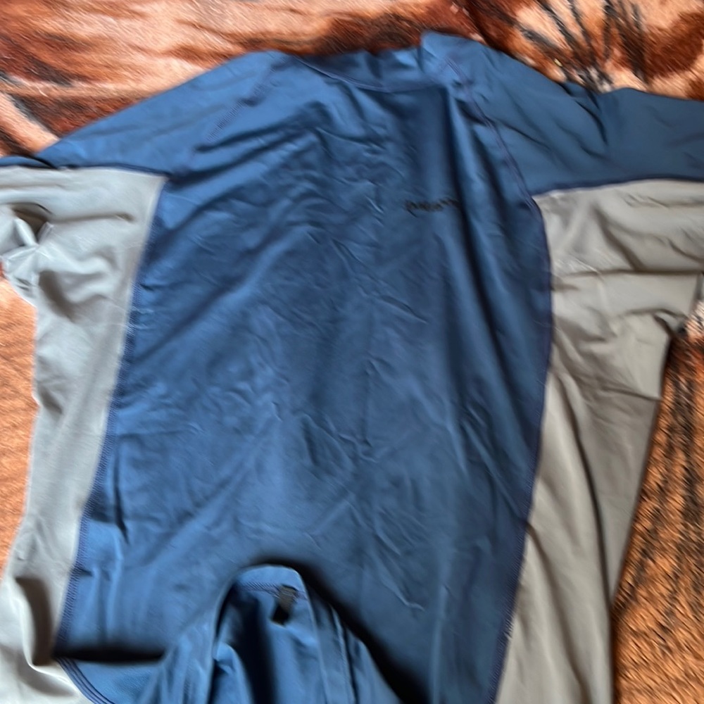 Patagonia rash guard size L